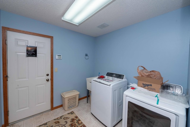 19988 Quentin Ave, Ravenna Twp, MN 55033 - laundry area featuring washing machine and clothes dryer and a textured ceiling