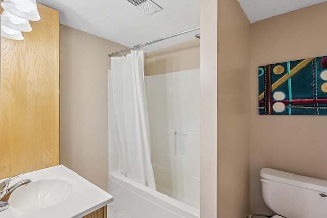 full bath with shower / bath combo with shower curtain, toilet, visible vents, and vanity