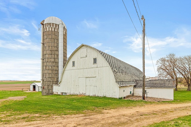 view of barn with a lawn