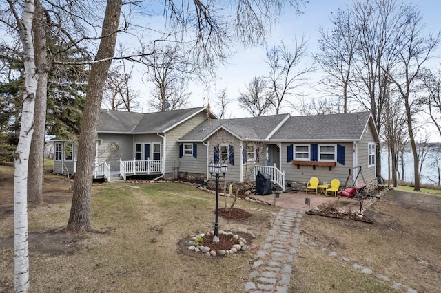 32331 Loon Dr, Candor Twp, MN 56587 - ranch-style house with roof with shingles, a deck, a front yard, and a patio