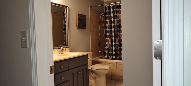 2520 Le Homme Dieu Hts NE Unit 3, Alexandria Twp, MN 56308 - full bath with vanity, tiled shower / bath, toilet, and tile patterned floors