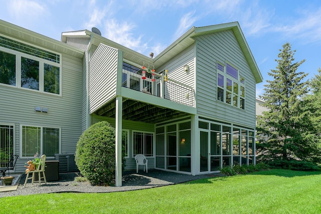 7232 Kestrel Trl, Savage, MN 55378 - back of property with a lawn and a sunroom