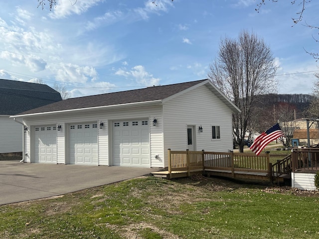 view of detached garage
