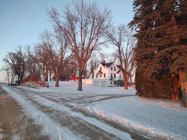 view of dirt / gravel driveway