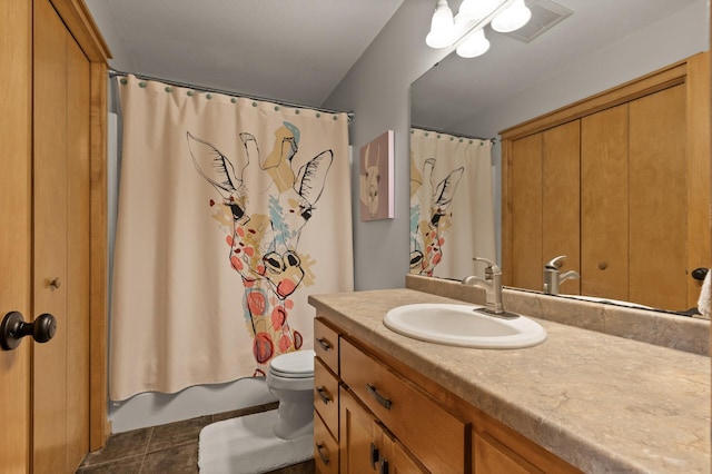 full bath with vanity, toilet, and shower / bath combo with shower curtain