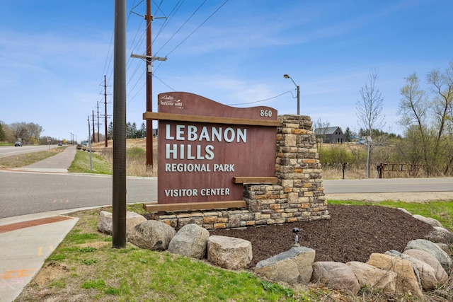 view of community / neighborhood sign