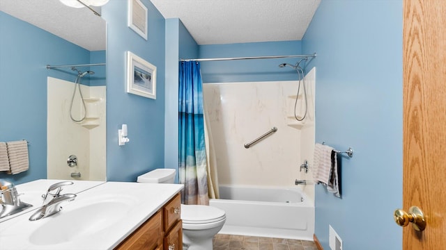 112 Sandpiper Cir, Hastings, MN 55033 - bathroom featuring a textured ceiling, shower / bathtub combination with curtain, toilet, and vanity