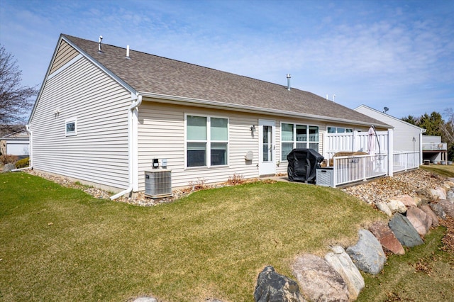 112 Sandpiper Cir, Hastings, MN 55033 - rear view of house featuring cooling unit, a shingled roof, and a lawn