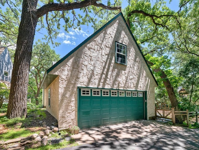 25 Benhill Rd, Saint Paul, MN 55105 - garage with a gate