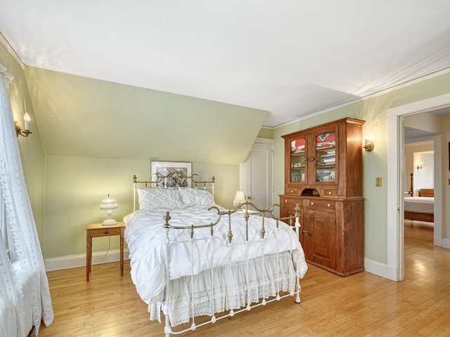 25 Benhill Rd, Saint Paul, MN 55105 - bedroom with light wood finished floors