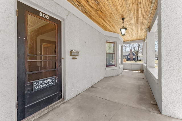 view of exterior entry with stucco siding