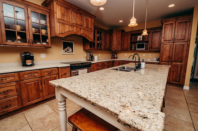 241 Cottonwood Cv, Lynd, MN 56157 - kitchen with a kitchen bar, stainless steel electric stove, a sink, light stone counters, and pendant lighting