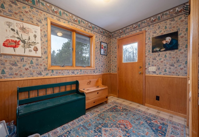 34130 Deer Lake Rd, Grand Rapids, MN 55744 - foyer entrance with wainscoting and wallpapered walls
