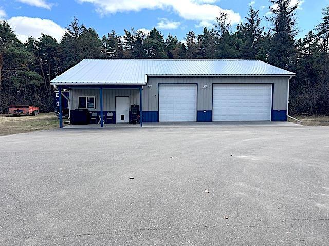 view of detached garage