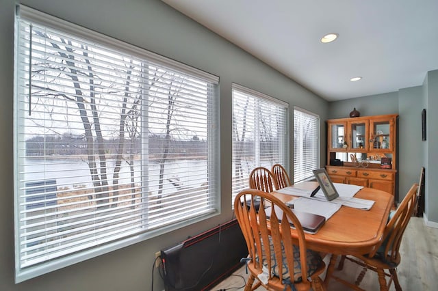 dining area with recessed lighting, plenty of natural light, baseboards, and light wood-type flooring
