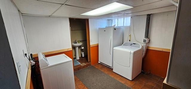 502 Park St S, Fairfax, MN 55332 - laundry area featuring separate washer and dryer