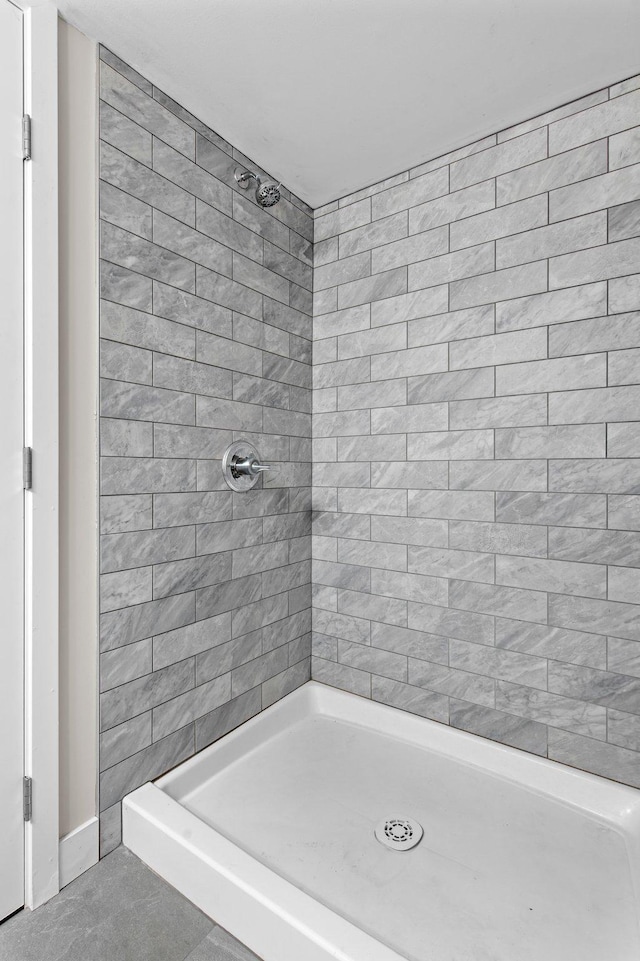 3401 Meadow Ln, Minnetonka, MN 55345 - full bath with tiled shower and baseboards