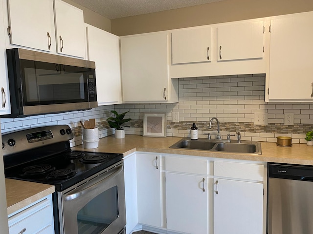 kitchen featuring a sink, light countertops, backsplash, and stainless steel appliances