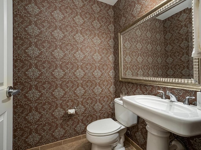 4730 Park Commons Dr Unit 215, Saint Louis Park, MN 55416 - bathroom with toilet, tile patterned flooring, and baseboards