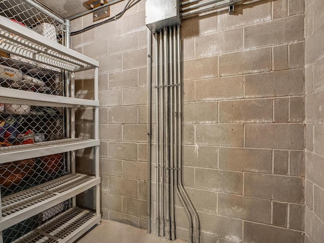 4730 Park Commons Dr Unit 215, Saint Louis Park, MN 55416 - bathroom featuring unfinished concrete floors