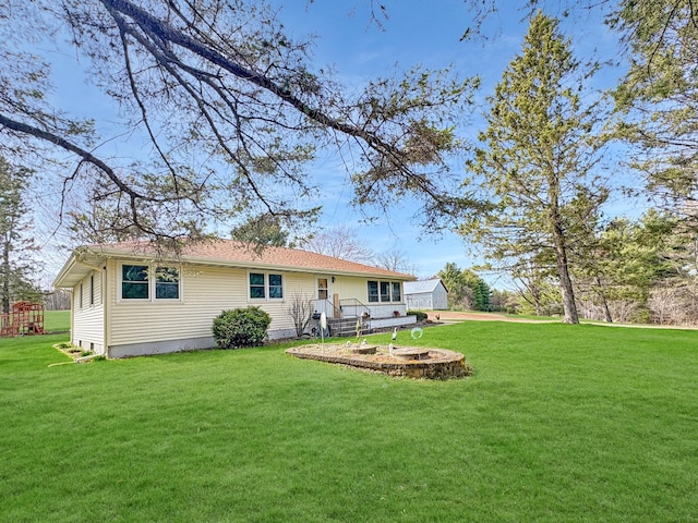 back of house featuring a lawn