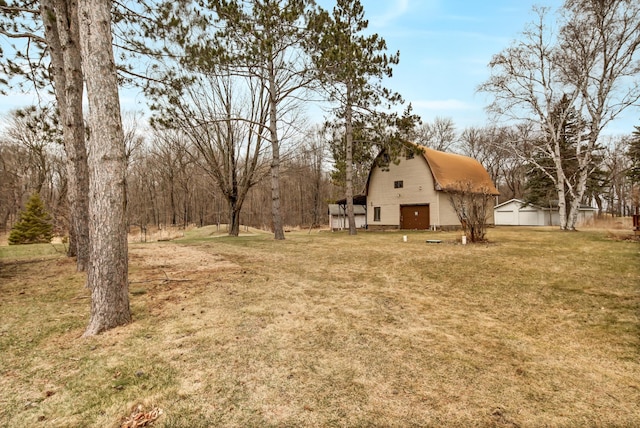 view of yard with an outbuilding and a garage