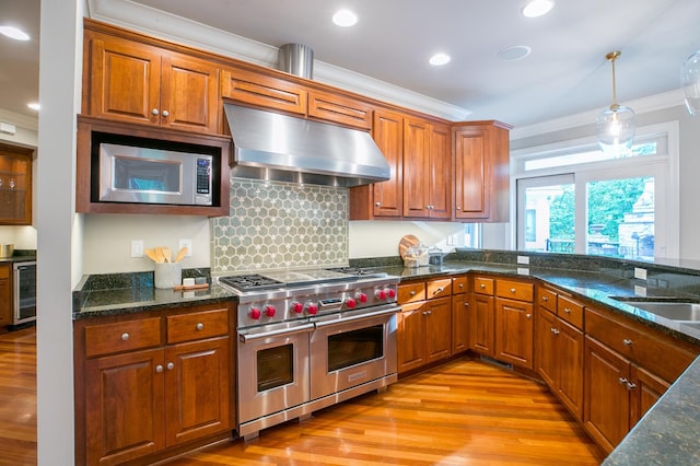 13980 Emerald Rdg, Minnetonka, MN 55305 - kitchen with stainless steel appliances, under cabinet range hood, ornamental molding, beverage cooler, and light wood finished floors