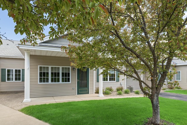 36306 Pine Bay Cir Unit 104, Crosslake, MN 56442 - view of front of home with a front yard and roof with shingles
