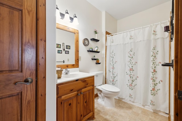 36306 Pine Bay Cir Unit 104, Crosslake, MN 56442 - full bathroom with vanity, toilet, and a shower with curtain