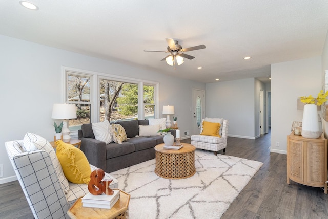 living area featuring recessed lighting, dark wood-type flooring, baseboards, and a ceiling fan