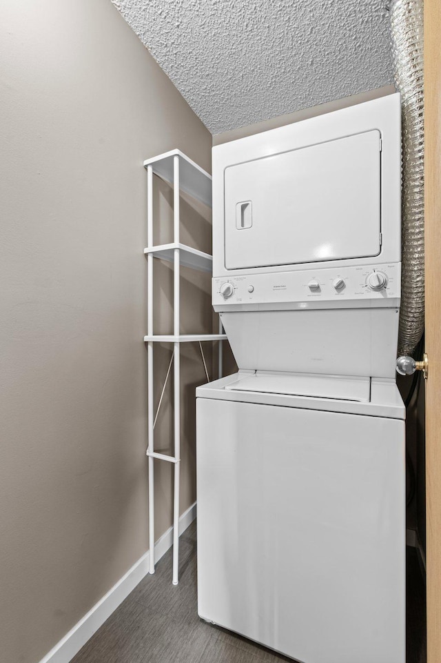 78 10th St E Unit 1410, Saint Paul, MN 55101 - washroom with stacked washer / dryer and baseboards
