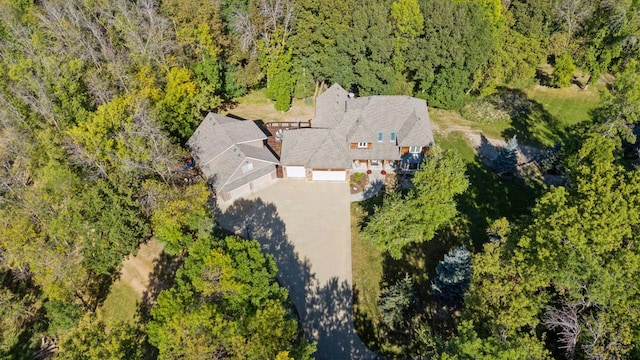 bird's eye view with a view of trees