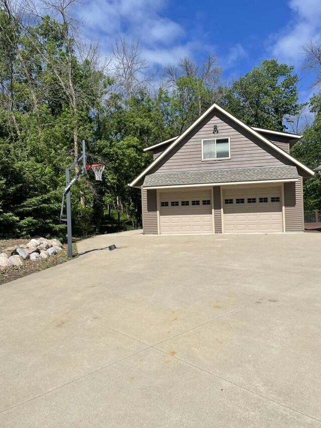 1811 Lake Lucy Ln, Chanhassen, MN 55331 - view of garage