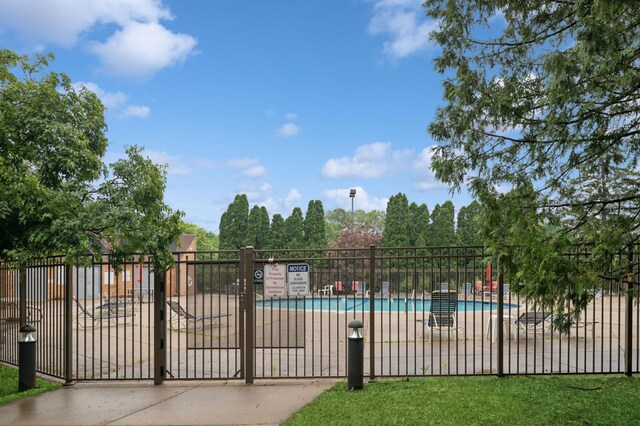 3300 Louisiana Ave S Unit 523, Saint Louis Park, MN 55426 - view of community pool