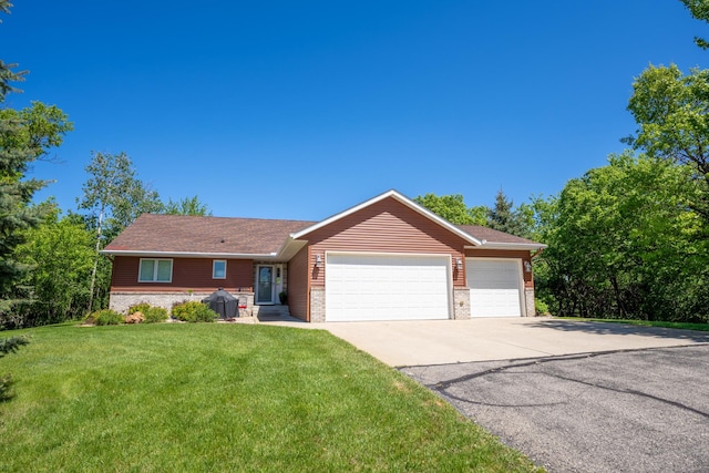122 Ridge Rd, New London, MN 56273 - ranch-style house featuring brick siding, an attached garage, a front lawn, and driveway