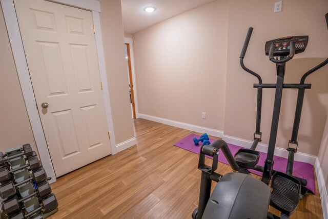 122 Ridge Rd, New London, MN 56273 - workout room featuring light wood-type flooring, baseboards, and recessed lighting