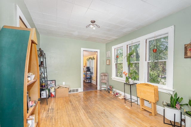 560 Stryker Ave, Saint Paul, MN 55107 - interior space featuring visible vents