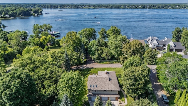 30 Interlachen Ln, Tonka Bay, MN 55331 - aerial view of property and surrounding area featuring a large body of water