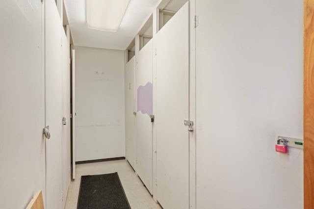 1261 Cleveland Ave N Unit 8A, Saint Paul, MN 55108 - corridor featuring light floors