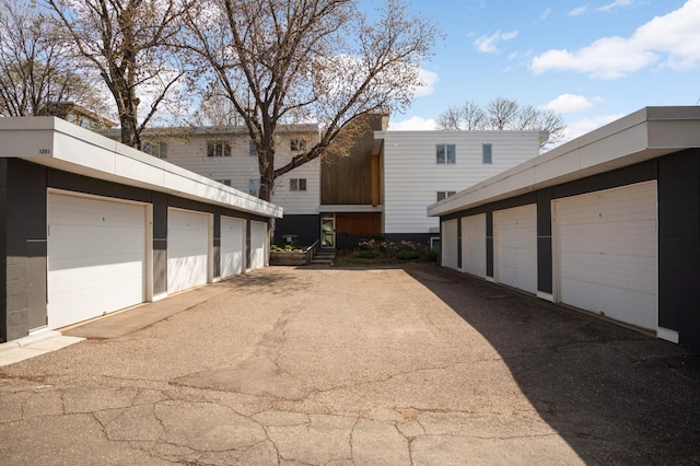 1261 Cleveland Ave N Unit 8A, Saint Paul, MN 55108 - view of garage