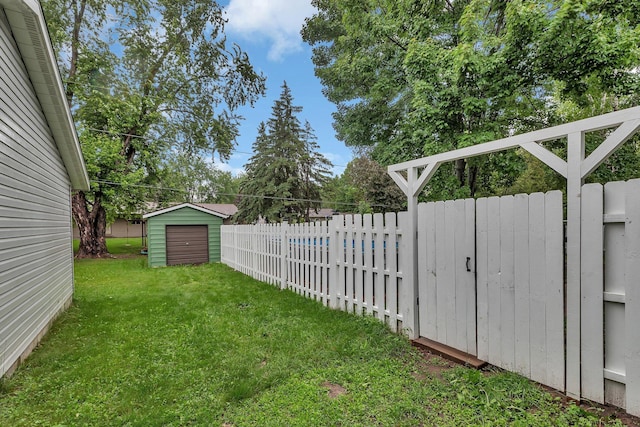 257 Elm Dr, Foley, MN 56329 - view of yard featuring a storage shed