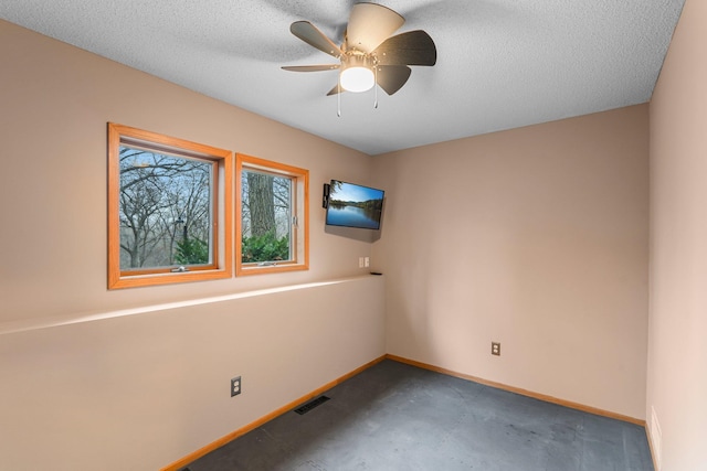 8440 Delaney Ct, Inver Grove Heights, MN 55076 - empty room with baseboards and ceiling fan