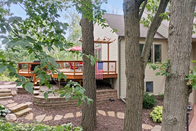 8440 Delaney Ct, Inver Grove Heights, MN 55076 - rear view of property with a shingled roof and a wooden deck