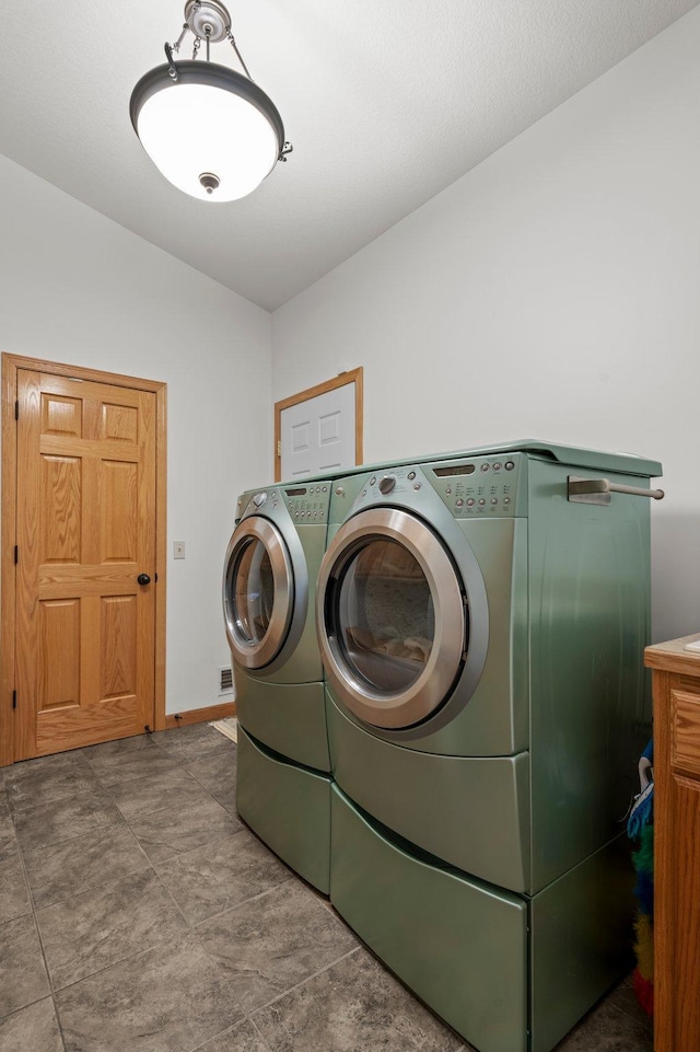 707 Bergman Ct NW, Isanti, MN 55040 - washroom with washer and clothes dryer and laundry area