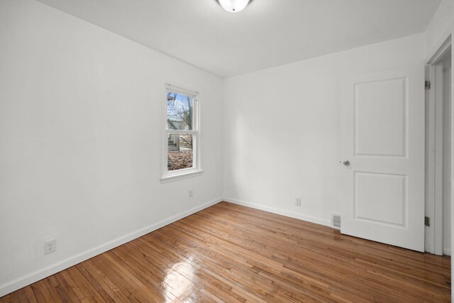 1119 6th St E, Saint Paul, MN 55106 - unfurnished room featuring light wood-type flooring, baseboards, and visible vents