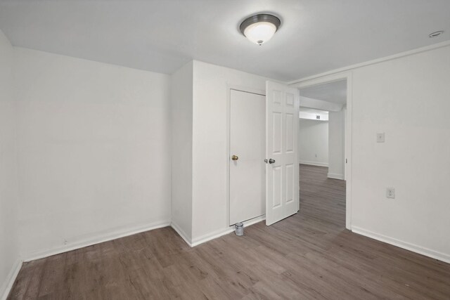 1119 6th St E, Saint Paul, MN 55106 - empty room featuring wood finished floors and baseboards