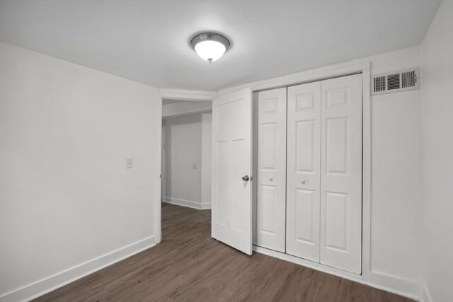 1119 6th St E, Saint Paul, MN 55106 - unfurnished bedroom with wood finished floors, baseboards, a closet, and visible vents