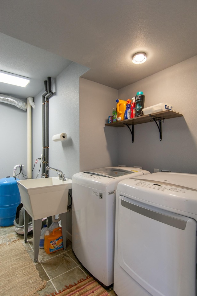 18885 Maryville Rd, Brainerd, MN 56401 - laundry area with washer and clothes dryer and a textured ceiling