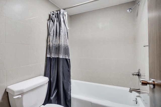 702 Old Settlers Trl Unit 3, Hopkins, MN 55343 - full bathroom featuring shower / bath combination with curtain and tile walls