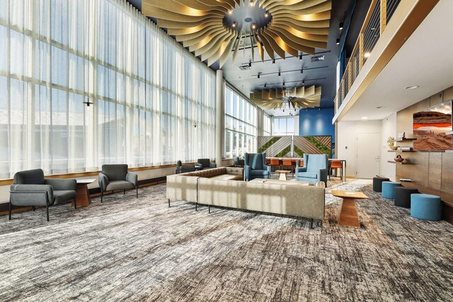 215 10th Ave S Unit 633, Minneapolis, MN 55415 - common area featuring a high ceiling